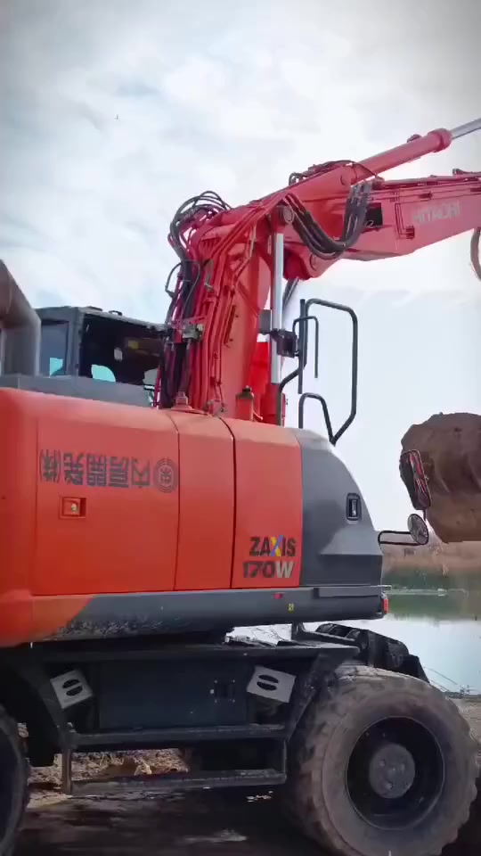 السلام عليكم للبيع حفاره بي فايف موديل ٢٠١٧ مرقم اربيل الجديد مكينه مكفوله وكامله للاستفسار الاتصال ع الرقم ***********
