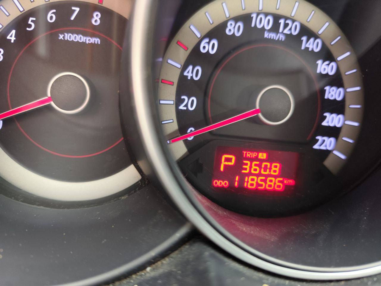 سلام عليكم 
كيا سيراتو موديل 2013
گيرو مه كينه به شه رت 
گير ئوتو عادي 
118 هه زار روشتوه 
بي سبوخ يه ك جاملغي سارده 
سه ياره كه يه ك ده سه 
سه نه وي به سه ر جوه 
جوار تايه ي تازه يه 
پاتري تازه بي ته قه و ره قه
***********
*********** كركوك, العراق
