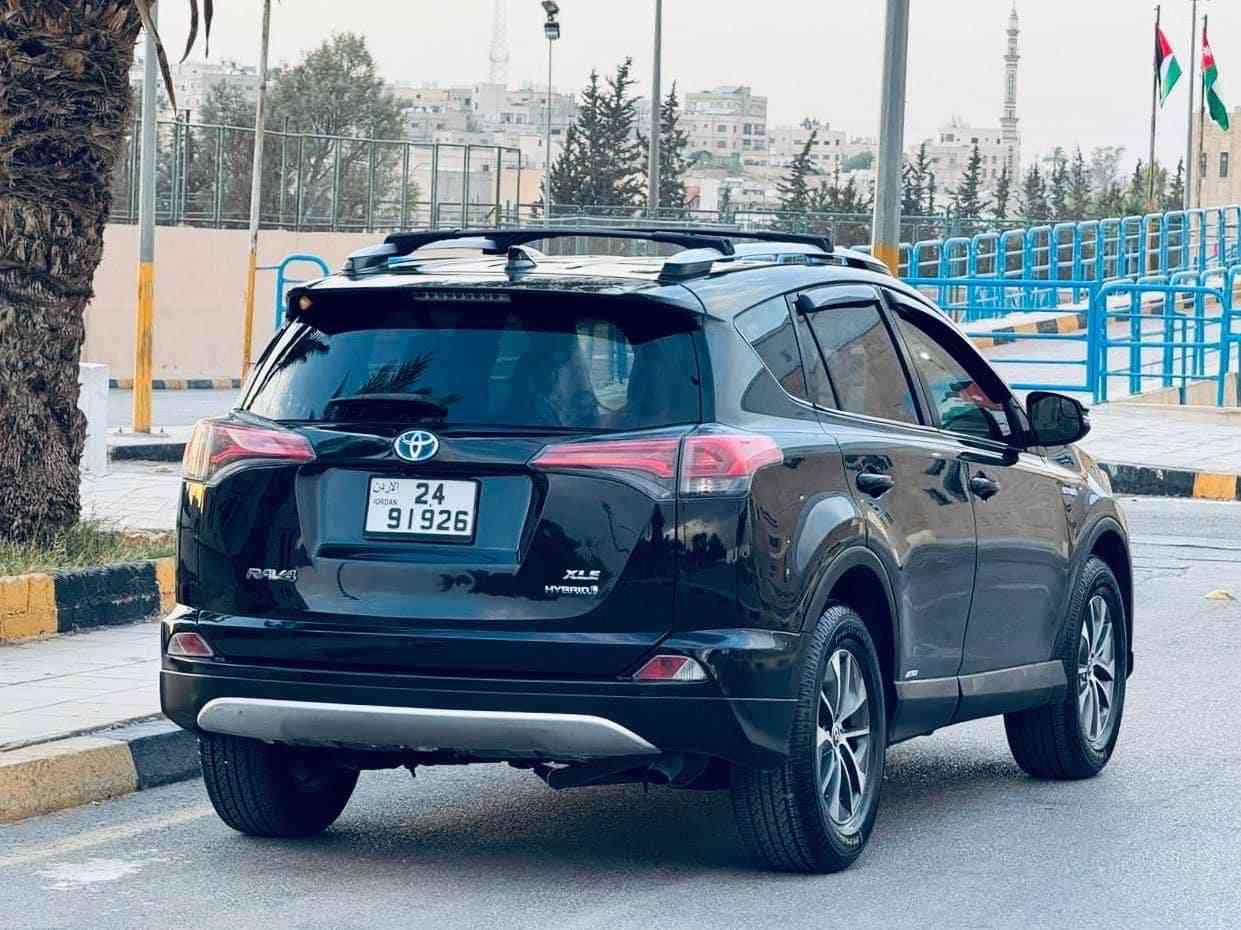 سيارتي الحلوه للبيع (الفهد)💜

تويوتا راف 4 فحص كامل ٢٠١٦ ممشى قليل XLE مواصفات ليمتيد 
مالك اول صنف XLE لون اسود فيزراليك 
TOYOTA RAV 4  XLE 2016 FULLY LOADED LIMITED 
فل اكسسوارات كاسحات / هوايات / سبويلر / دفيوزر/ مرش اصلي 
محرك سعة .. 2500 .. cc hybrid 
دفع رباعي تلقائيا 
ثلاث أنظمة قيادة sport /normal / eco 
فتحة سقف كهربائية ٤ حركات 
غرفة جلد + حافظات وسط مع هولدر كب 
شاشة اصلية تدعم جميع التطبيقات 
حساسات تجاوز مرايا + غمازات مرايا 
مانع تصادم امامي 
كاميرا الرجوع للخلف + حساسات 
بصمة تشغيل بصمة أبواب 
صندوق خلفي كهربائي ⚡️ هايدروليك 
كاسحات سقف اصلية 
مثبت سرعة 
دفيوزر خلفي اصلي 
تحكم ستيرنج 
جنط قياس 18 خاص بال ليميتد / كوشوك جديد 
كشافات ليزر .. اضاءة امامية l e d 
حافظة نظارات 
مكيف ممتاز ٧ مخارج + شاشة تحكم 
ترخيص لغاية ٢٦/٨/٢٠٢٦ 
دهان بحالة الوكالة لون اسود فيزراليك 
غرفة بحالة الوكالة 
فحص السيارة ٧ جيد 
ماتور وجير وبطارية وهايبرد فحص كامل ولا ملاحظة 
جميع الاير باج ١٠٠ 💯 
ممشى ١٢٨ الف كيلو فقط 
السيارة ليست بحاجة لشيء 
السعر .. 15700 .. للجادين .. 0785377818


**إذا كنت صاحب هذا الإعلان وتريد حذفه لأي سبب، رجاءا أرسل رسالة إلى الدعم الفني**