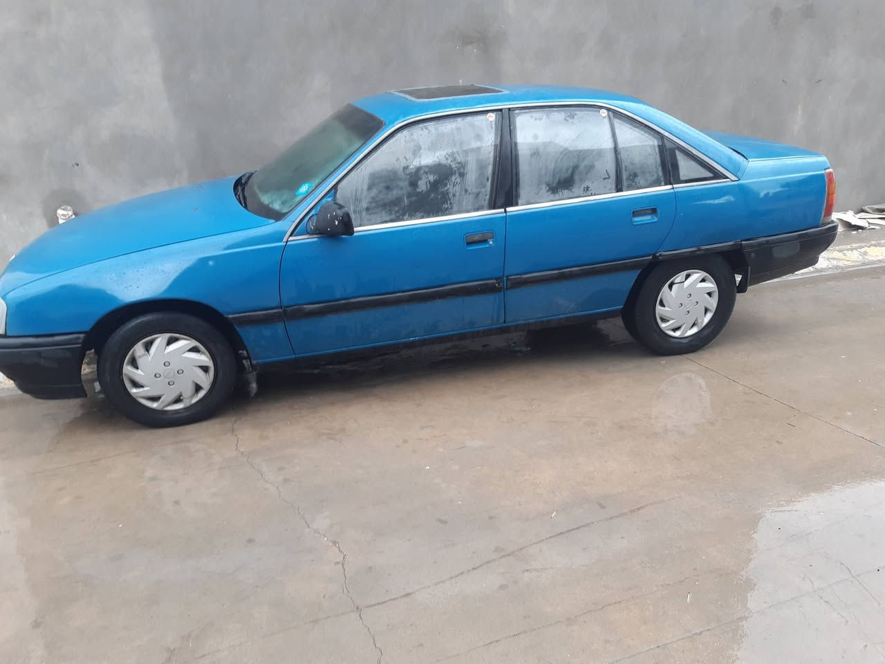 اوبل اوميكا موديل ٨٨
محرك ٢٠ كير اوتوماتيك 
رقم كركوك سنويه جديده رقم دولي لحد ٢٠٣١ 
تحويل وكاله شرط محرك شرط كير شرط بس ينكت دهن يحتاج جبنه 
سعر ٢٨ و بي مجال قليل


**إذا كنت صاحب هذا الإعلان وتريد حذفه لأي سبب، رجاءا أرسل رسالة إلى الدعم الفني**