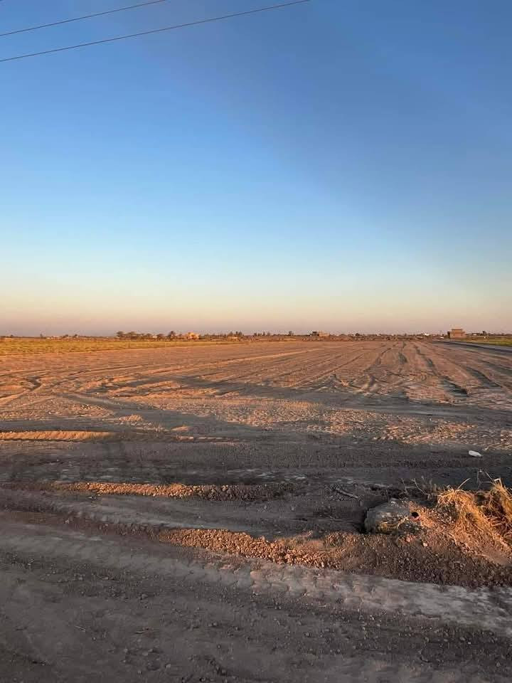 18 دوانم للبيع على المشروع الاراضي مباشرتا
العنوان تاجي ذراع دجله تباع دونم فما فوق 
صايره على شارع 10 مترات وواجهية الدونم 
الواحد 40×60 مربع منطقة امان وتكدر تعيش برفاهيه
وترفيه سعر الدونم الواحد 9 مليون  وبيه مجال جنس الارض طابو
سند 25 فتح بيان بسم المشتري اي تواصل او استفسار
على رقمي متوفر بي واتساب*********** 🌴🌳بمطقه العيساويه
