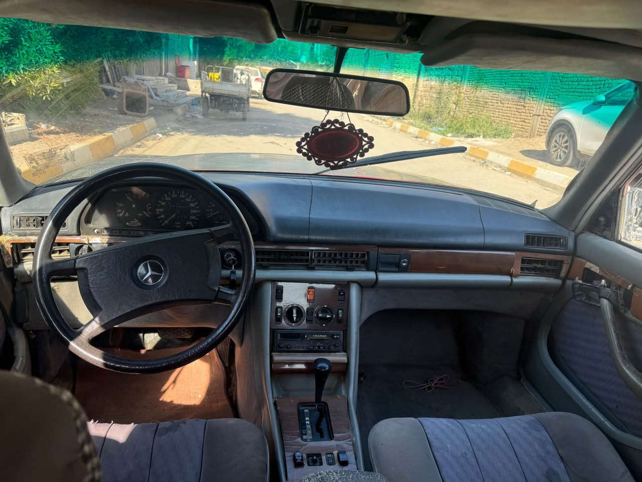 السلام عليكم للبيع أو  مراوس مارسدس جامبو مديل 88 مكينه وكير فيفتي جدد دواخل حلوه كهربايات كلها شغاله حداديه حلوه رقم ذي قار مشروع وطني سنويه 27 ضايعه السعر25 وبيه مجال مكاني الناصريه مركز رقم *********** ناصرية, ذي قار
