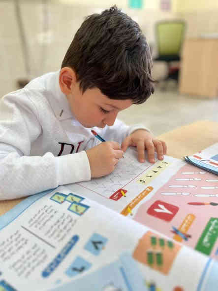 هل تبحثون عن مكان الامثل لبدايه رحله طفلكم التعليميه ؟
في حضانة نور بسماية نؤمن بأن كل طفل هو نجم صغير ينتظر الفرصه للتألق 
بيئه آمنه:مصممه خصيصا لتشعروا ان طفلكم في بيته الثاني 🏡

تعليم باللعب :برامج تعليميه متطورة تدمج المرح بالمعرفة 🧠

كادر تربوي متخصص:معلمات مؤهلات يقدمن الرعايه والاهتمام لكل طفل 👱‍♀️

أنشطه ابداعيه :فنون وحكايات وألعاب حركيه لإطلاق خيال اطفالكم 
للتسجيل والاستفسار ***********
بسمايه A9 حضانه نور بسمايه
مؤسسه كيدز اكاديمي
