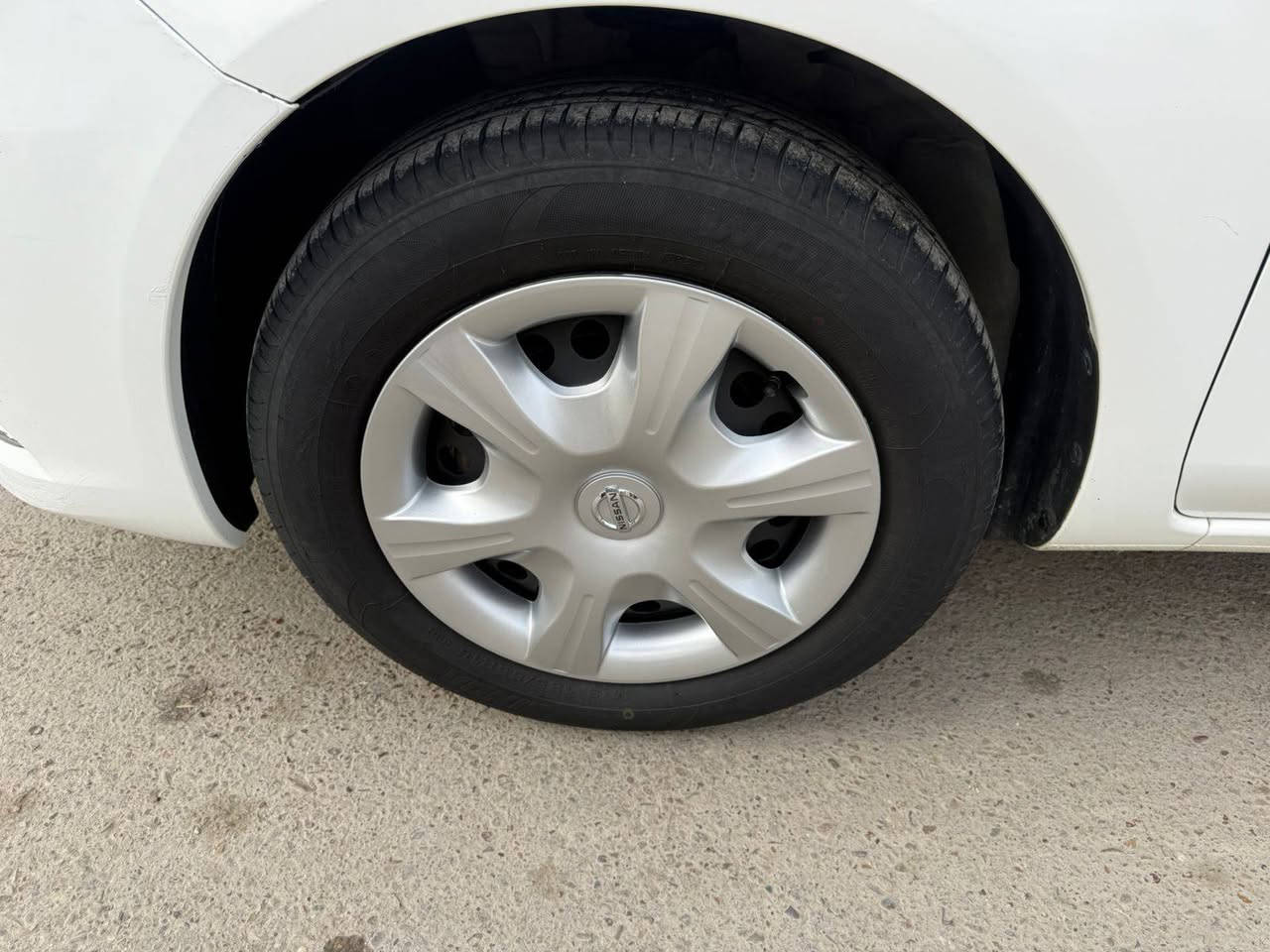 سلام عليكم نيسان سني موديل 2023 من بغداد مكفوله من طخه وصبغ كير مكينه مكفوله تخم تاير جديد سنويه 29 سعر 114 وبيه مجال بسيط بغداد حي القاهره رقم ***********
