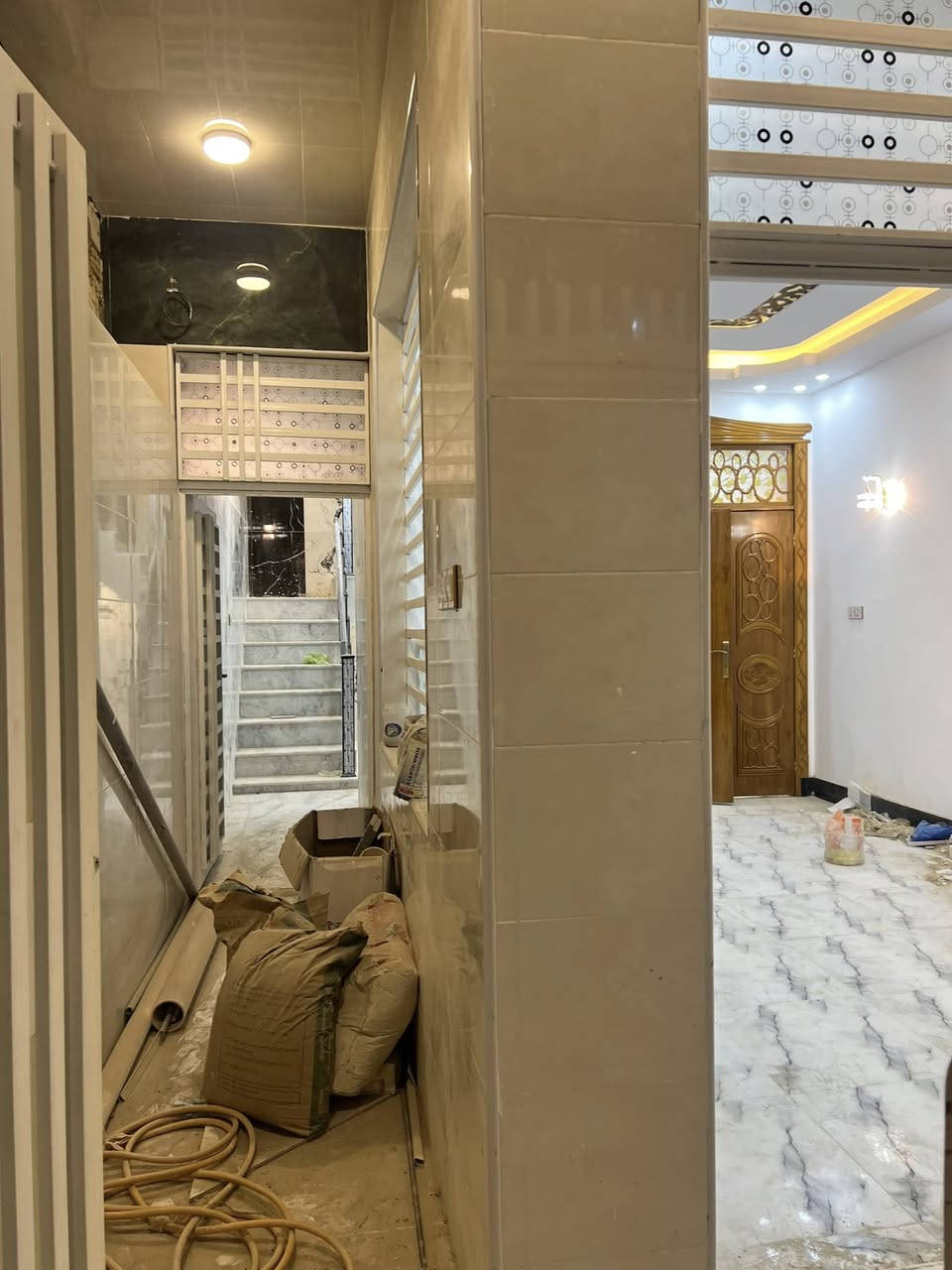 دار 100 متر للبيع في النجف الأشرف حي الجامعه قرب بوليفارد 
الدار جديد غير مستخدم على شارع 15 طابقين 
ثلاث غرف نوم وثلاث مجاميع صحيه 
استقبال مفتوح على الصاله 
البناء طابوق جمهوري 
الاساس والأسقف كونكريت
للاستفسار 
***********
