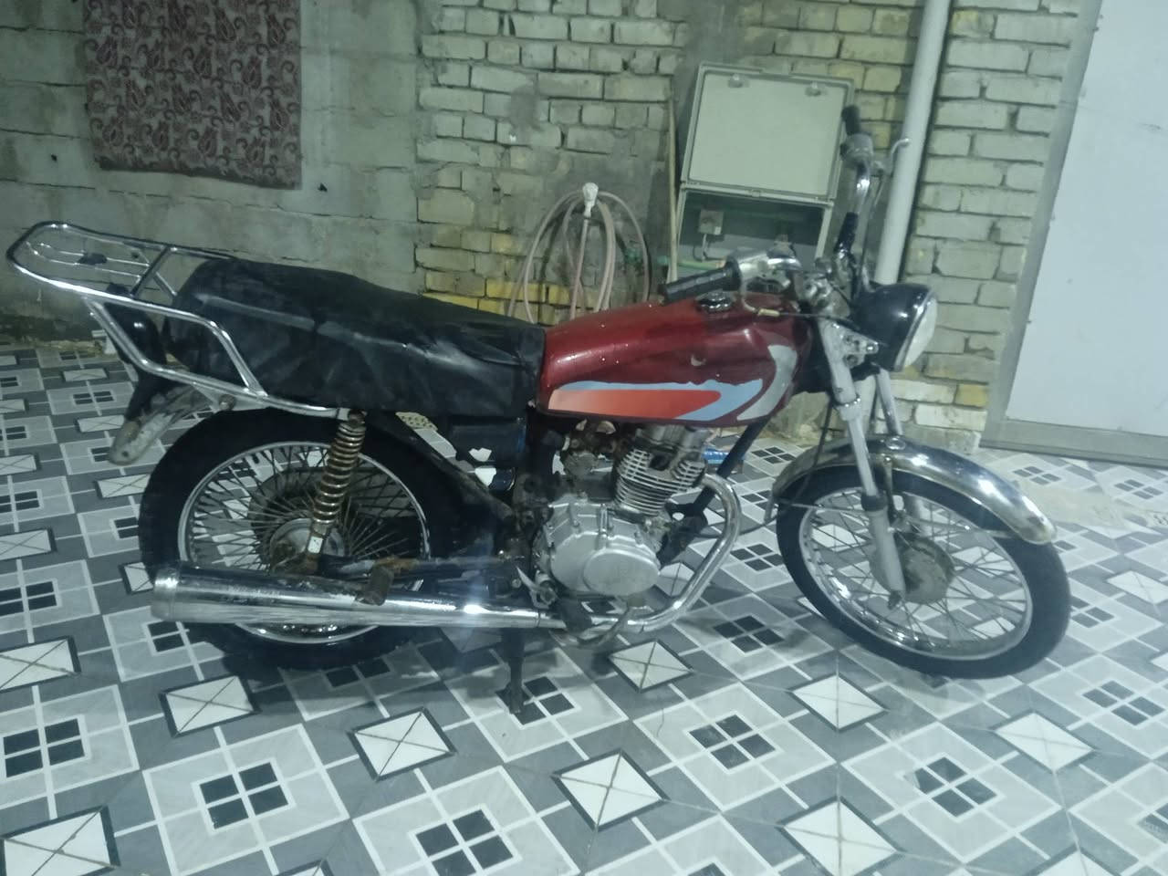 دراجة نامة للبيع كلك  ماعوزة كلشي نضيفة سعرة 225وبية مجال مامتواجد عل فيس هاذا رقمي ***********
