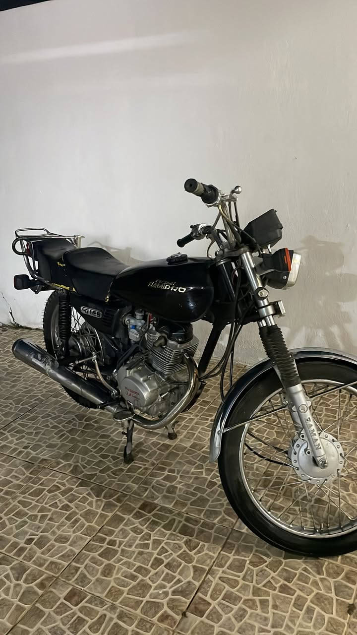 دراجه نضيفه ومحرك مكفول
اربعه كير يوجد منفيس 
كهربائيات كامله
السعر ٢١٠ المكان قرب فرمان بران
***********
