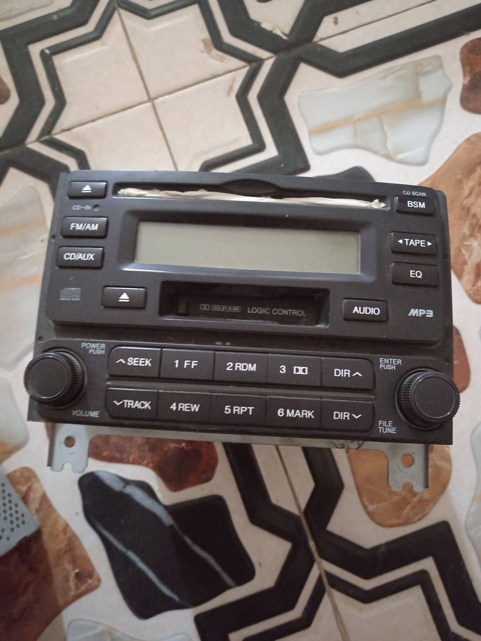 مسجلات اصليه النتره مضلع من ١٢ احد ١٥ مسجل اكسنت وحد ماعرفه شنو سعر الوحد ٢٥ الف  شغال وشرط مكان الديوانية رقم موبايل ***********
