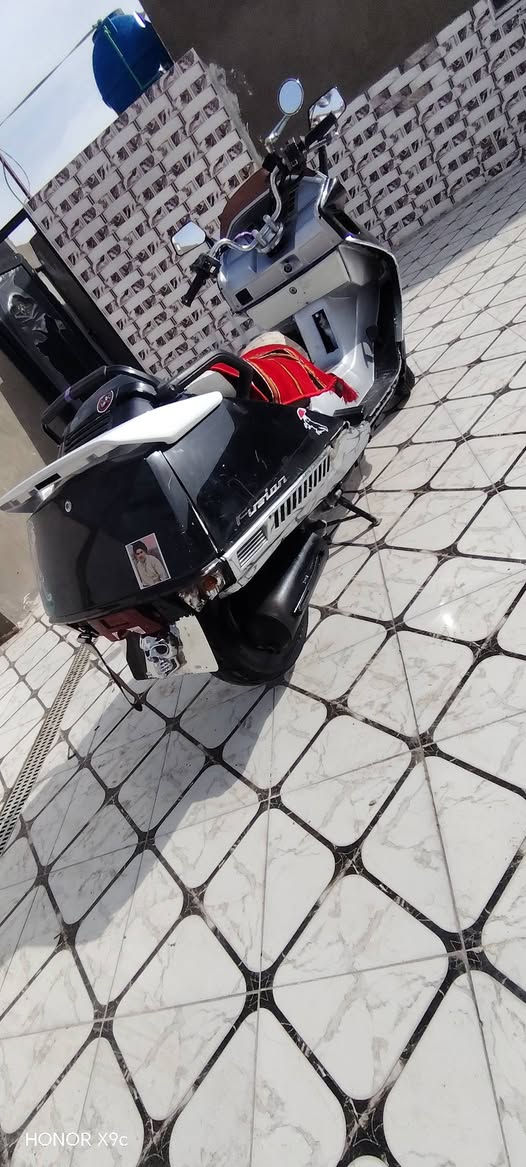 فيوجن للبيع موديل 2004 دراجه خير من الله ما عايزه  كل شيء صالنصه بطل   دراجه ماكينه جديده ما مفتوحه لا تنقيص ولا تبخير السعر 650 وبيها مجال مكان النجف ***********
