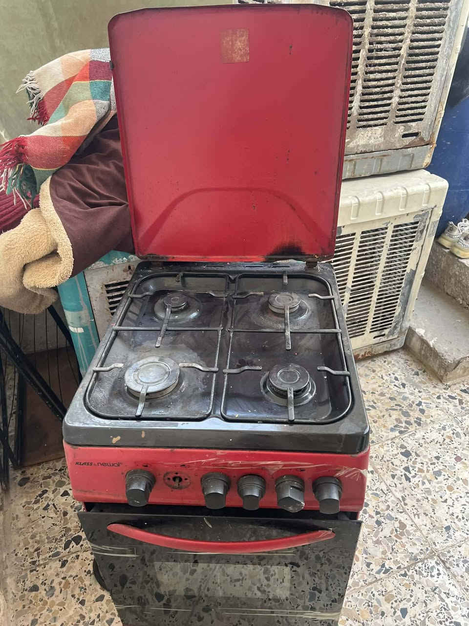 السلام عليكم هذني كلهن شغالات البيع مكاني الشعب ***********
