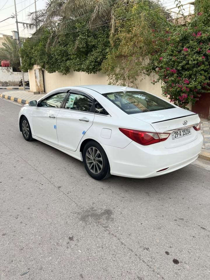سلام عليكم سياره سوناته امريكي موديل ١١ رقم واسط مشروع وطني سنويه  لل ٢٩     محرك ٢٤٠٠ كير ومكنيه مكفولات حداديه صدر تبريد كهربائيات كلها شغاله  دواخل عسلي نضيفه كلش سياره واردها جاملغ  وبنيد بدون ضرر داخلي صبغ فقط وباب سايق كلير ماشيه ١٨٠ حقيقه جاهزه للاخير السعر ٨٧ $ العنوان واسط  للاتصال والاستفسار  ***********
