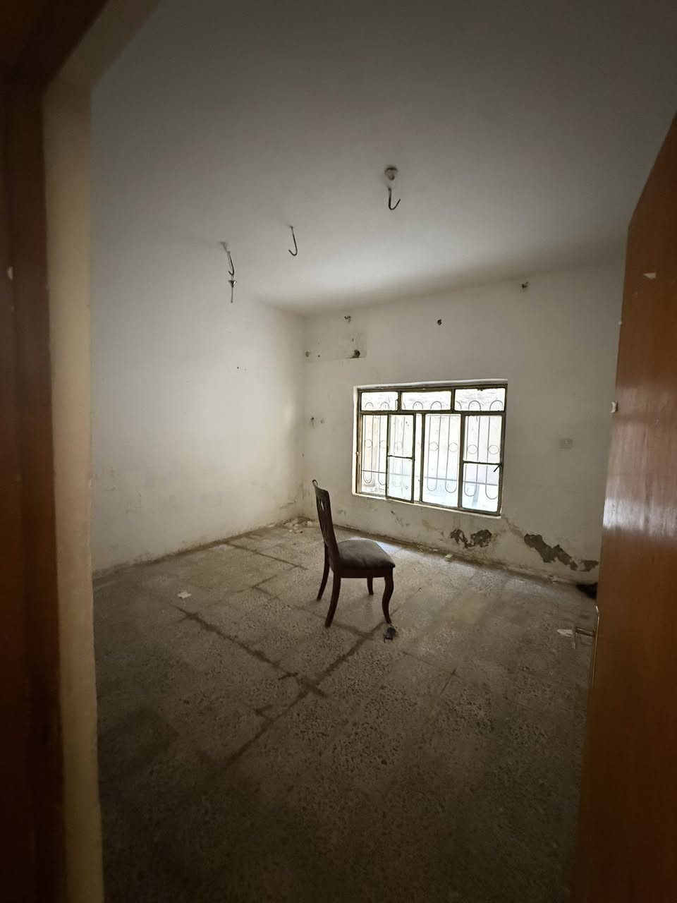 #دار_للايـــجــــار يصلح شركة او روضه او مؤسسه في ام الخيل مقابيل دائرة النزاهة مساحة 350 متر
يحتوي ع 7 غرف نوم وصالات عدد 2 وبراني ومطبخ حار وبارد وطارمة وسطح وصحيات عدد 4 …
—————————
#نستقبل_جميع_عروضكم
———————————————————
🔺#للاستفسار الاتصال ع الرقم التالي 
*********** 📲  
—————————————————————
او زيارة مكتبنا متواجدين 11 صباحاً إلى 8 مساء 
🔺مكتب دره المشرق للاستثمار والتطوير العقاري 
🔺العنوان:-حي الجزائر الشارع العام قرب مأكولات تشرين
