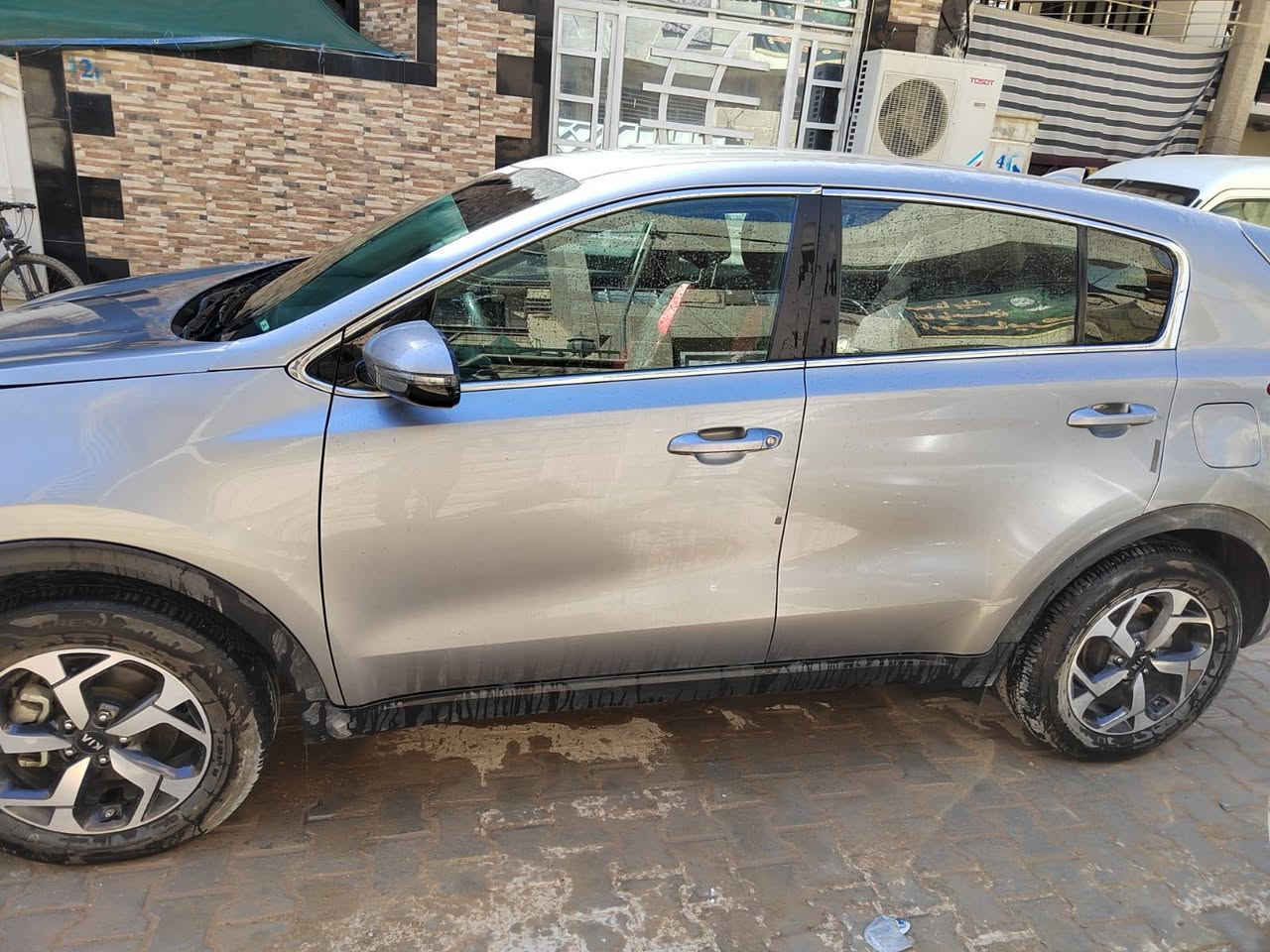 السلام عليكم ورحمة الله وبركاته
سبورتج موديل٠2021وارد امريكي السعر 165 وبيها مجال

مكفوله من الصبغ والتبديل حادثها فقط باب السائق

مواصفات 

محرك 2000 

تحديد مسار / رادار جانبي / بنوراما / شفتات ستيرن / ستيرن حرف D / داخل جلد اسود ملكي / اريل نفكيشن / شاشه بلاديه / نزول منحدرات / خمس تجاوي / تحكمات ستيرن / مود درايف / كامره / 

 

للاستفسار  ***********
