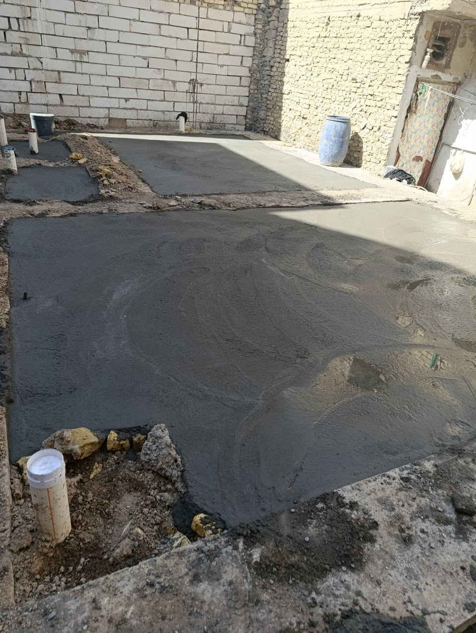 *********** السلام عليكم عملنا مستمر اي شخص محتاج صب رباط أو صب البيت من الداخل أو تسليطه سطح يرسلني كادر كامل من خباطه وعمال شغل نظيف ومرتب وتساب موجود في كل ***********
