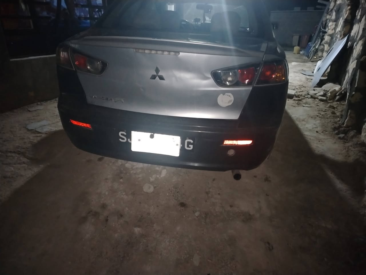 لانسر صالون قرش موديل١٦ للبيع وارد خليجي الرقم بابل تخم تاير ومحرك وكير تدفئ وتبريد فول وحدادية فقط صبغ صفحة السائق بدون ضربه  السعر خاص او على الأرقام التالية ***********او ***********
