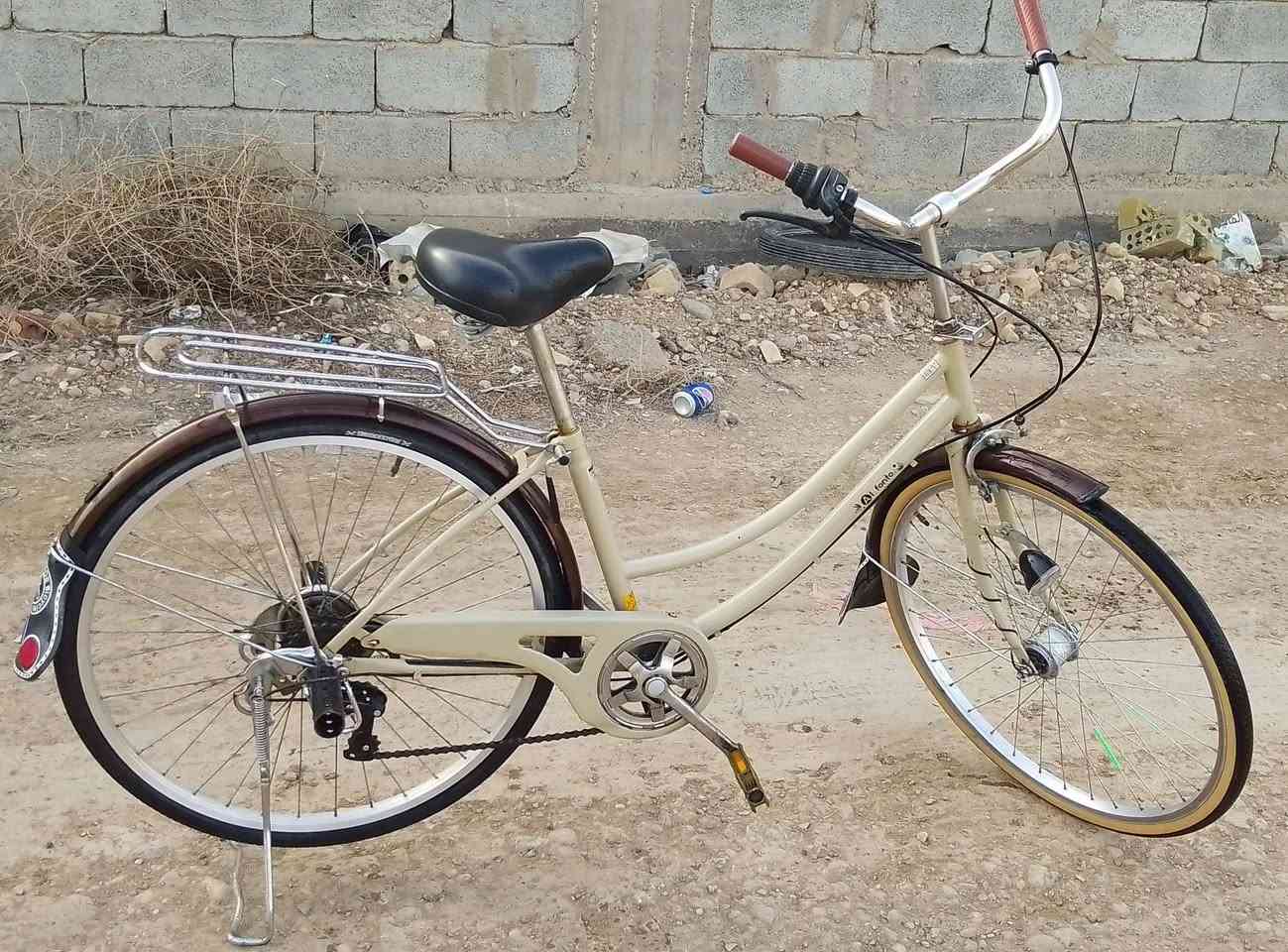 السلم عليكم بيسكل البيع مثل ما واضح بل صوره جديد باله اصلي حجم 26السعر125بي مجال لشرايالتواصل ***********
