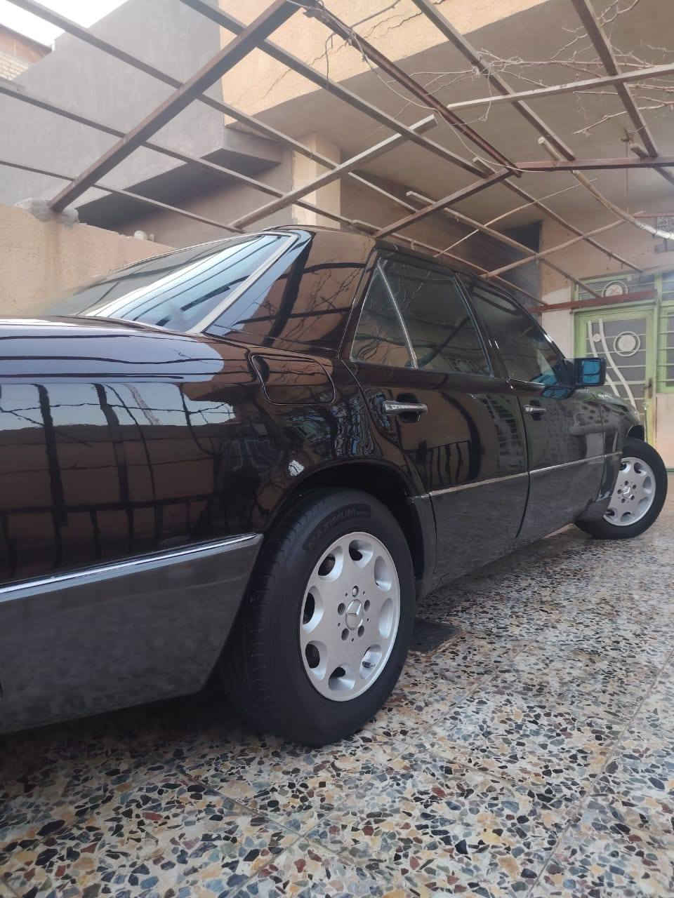 سلام عليكم مارسدس دب.... 
حجم 300E  محرك وكير محور ففتي جدد تبريد شغال ثلج رقم انبار انكليزي هزه جديده تحويل مباشر  حداديه جديده الخلفي والامامي تراي ونعومه تخبل تخم تاير جديد كهربائيات شغاله جام كهربائي شغال سنتر لوك شغال داخل جديد مخمل  سياره مصبوغه جماليه بدون ظربه ولاخياس  قواعد بلاديه  سباره جاهزه مابيه نقص السعر  58 وبيه مجال قليل مكاني كربلاء للاتصال ***********
