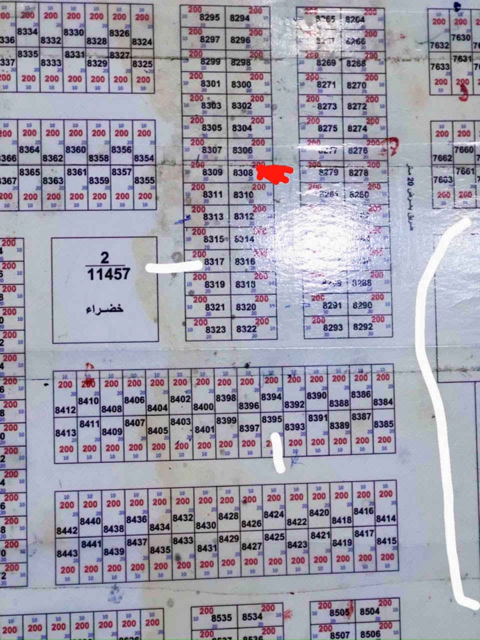 مشتمل للبيع السفحه الثانيه طابق ونص قريب على شارع الدجيلي بل بدايه ثامن مشتمل مئشر بل أحمر رقم العقار8308 اتصال ***********
