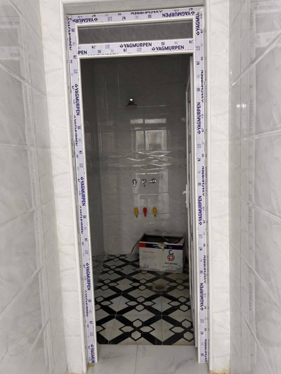 سلام عليكم مشتمل للأيجار كوت حي الحكيم شارع الوائليه قريب الصب مشتمل جديد وجاهز اريدله عائله زغيره للأستفسار الاتصال *********** او عل الخاص
