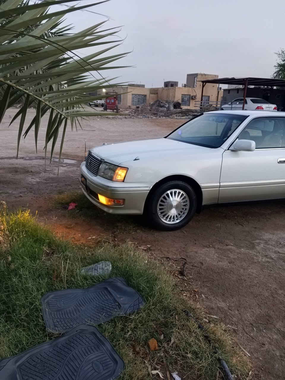 السلام عليكم راس الثور فلات البيع مديل 98سياره كفاله عامه ماعده صبغ العام السعر110 وبيها مجال قليل سنويه 29 باسمي رقم انبار دوالي الشراي يتصل وبي خير ويدالل ***********
