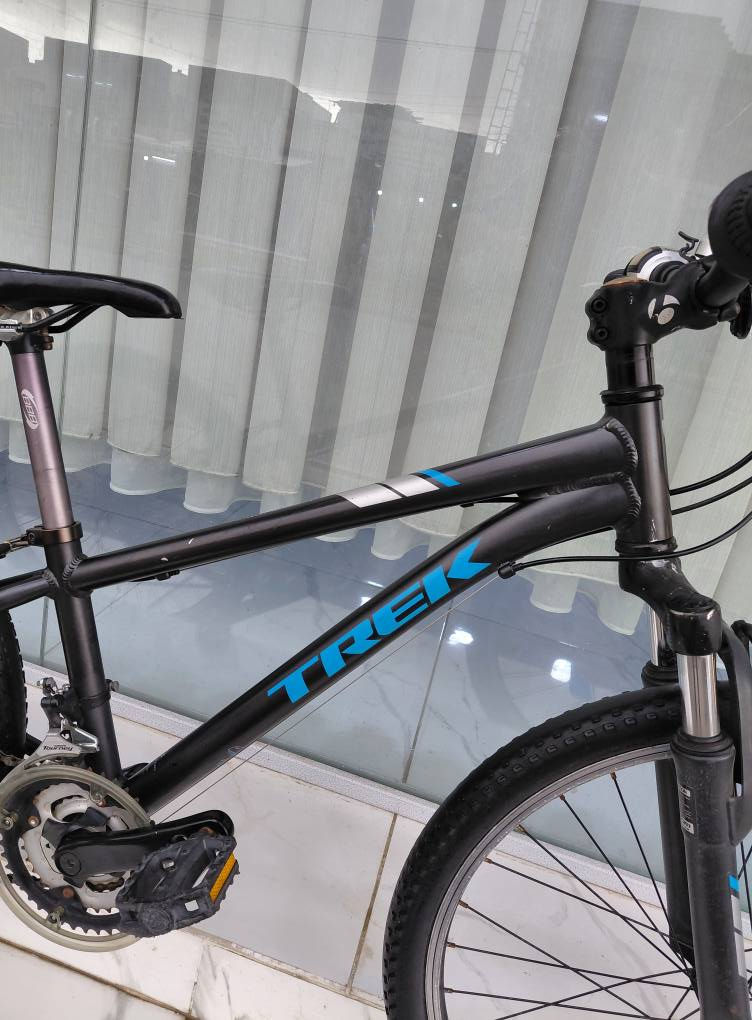 TREK - PRO CALIBER 🇺🇸
حجم 24 
فول المنيوم  SILVER ALPHA
كل التجهيزات من BONTRAGER
نظام تعليق امامي 
سيت شيمانو 3 × 7 سرعات 
كل الاجزاء بلادية 💪
   ✈يوجد توصيل لجميع المحافضات ✈
كركوك مدخل سايدين حي الاسرى والمفقودين 
معرض ابو شيفان ( *********** )
