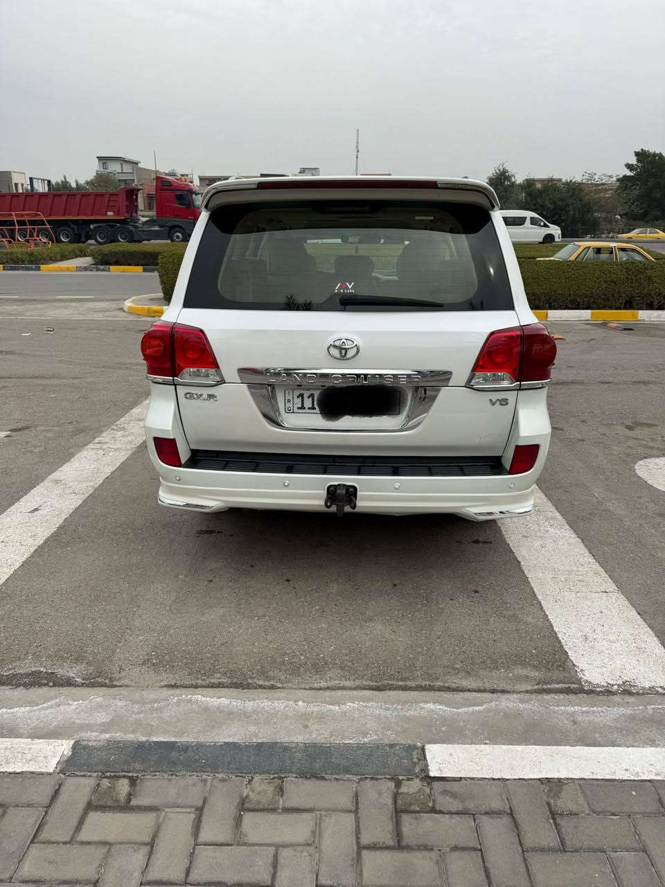 تويتا لاندكروز موديل 2012 فول GXR
مكينه V6سته سلندر المرغوب 
كير مكينه كفاله بيه 3 قطع صبغ وبارد 
مواصفات  المعروفه 
ثلاجه/شاشه جبيره /فتحه /جرص  ع 120 
لايت زنون / كامره / 8ايرباك /حساسات /كشن كهرباء 
ماشيه 163 حقيقي

🛑 السعر سوي تعليق يصل مباشرة 🤖 

رقم بغداد تحويل ثاني يوم 
مكان بغداد  

رقم صاحب السيارة 
***********
