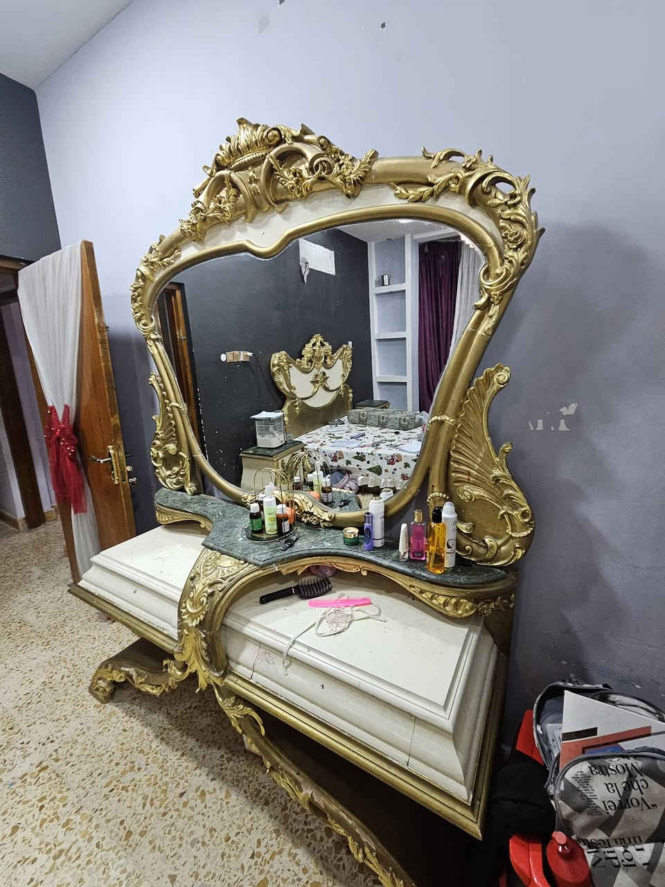 غرفة نوم خشب زان بسعر مناسب
غرفة كاملة السعر 650 وبيهه مجال للشراي العنوان ياسين خريبط
للإستفسار الاتصال ***********
