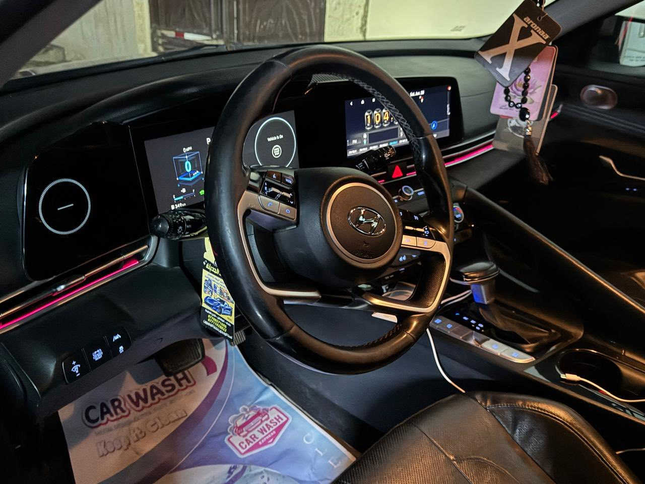 سلام عليكم. الانتره هايبرد. فول مواصفات. 
موديل 21 
حادثه بنيد بدون ايرباك.  صور الحادث مرفقه. بصوره. 
السياره كفاله كير مكينه حداديه. تبريد. ماشيه 53 ميل 
مكان السياره بغداد المنصور.  رقمي *********** 
السعر. 150. ونشكر تعاونكم معنى 😎.
