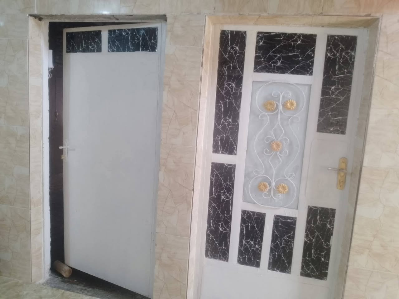 طابو زراعي سند ٢٥
بيت يتكون من مشتمل صغير وبيت وحديقه وحمامات وصاله العنوان 
بعقوبة دوره الباويه قرب مرورديالى 
يتوفر كافه الخدمات تبليط ماء مولد مجاري 

السعر خاص او تصال ع رقم ***********
