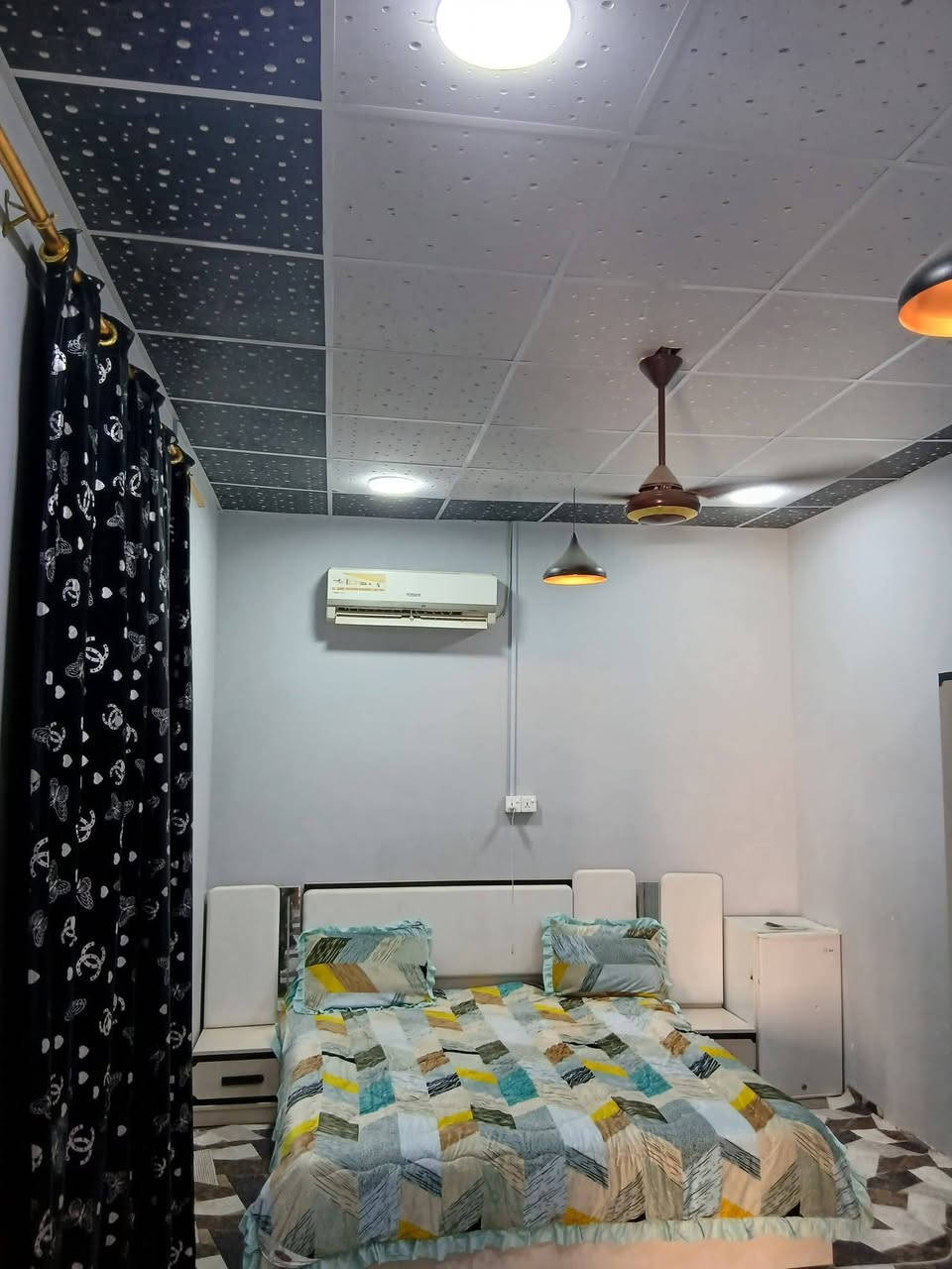 السلام عليكم بيت البيع تجاوز معليه كص بيت كمل ومرتب وكلش نضيف بيه غرفتين وصاله وصحيات السعر اتصل وتدلل البيع مع الأثاث وغير الاثاث ***********
