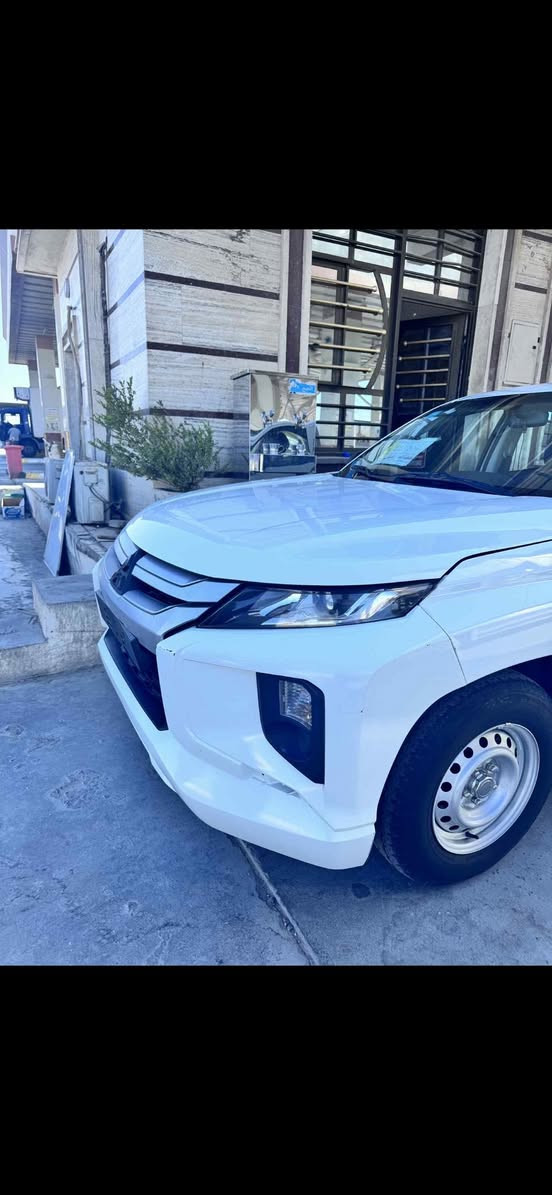 للبيع!!
السلام عليكم متسوبيشي L200 ناصي دخول جديد  موديل 2023 ماشيه ٩٧ نضيفه جداً كير محرك حداديات كهربائيات بيه طخه بل بسيطه بالبجم بدون دواخل لوحات بغداد إنكليزي هزه فحص جديد بأسمي تحويل مباشر 
السعر 162وبيه مجال
***********
