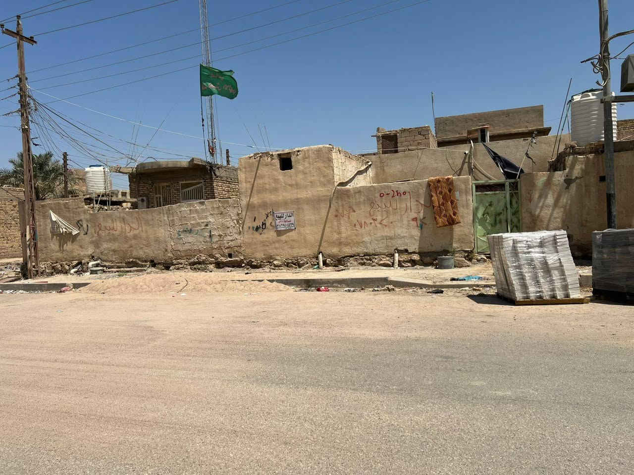 دار للبيع مساحه 320  بيت ركن الموقع الفتاحيه قرب مدرسة المشرق العربي الشارع لي بضهر مركز الشرطه الفتاحيه
يتكون من استقبال 10×4 ومجمع صحيات معزوله عن البيت 

غرف عدد 3

صالتين

مطبخ

صحيات

الوجيه البيت 20 نزال البيت 16 المساحه 320

للستفسار تصال ***********
