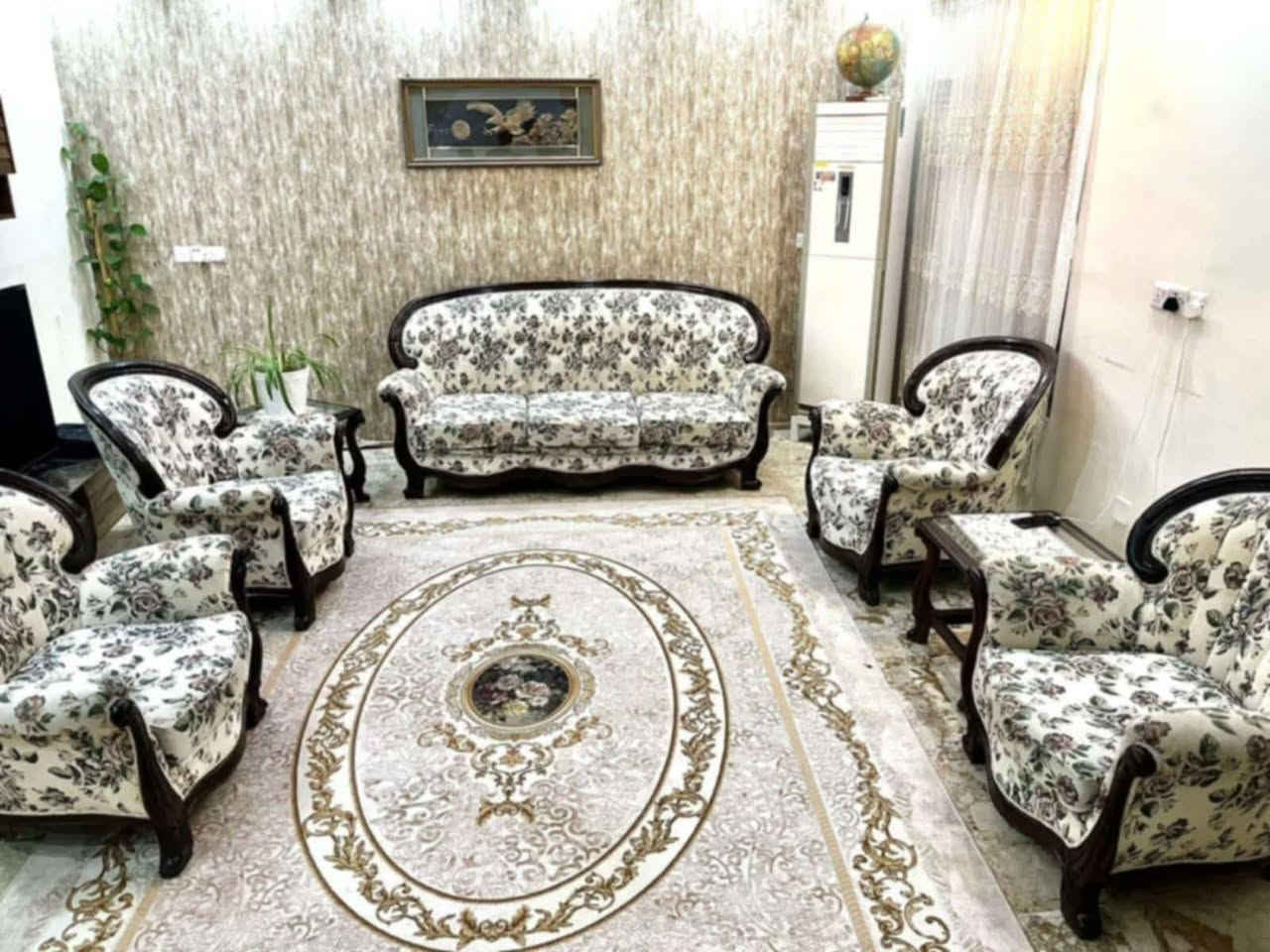 تخم ملكي كلاسك زان باله تركي نظيف جدا جدا 7 نفر كلش امرتب اسفنج مضغوط كل ضرر مابيه وخشب قوي كلش   بابل الحله الحمزة الغربي   ويوجود توصيل♥️️️
***********
