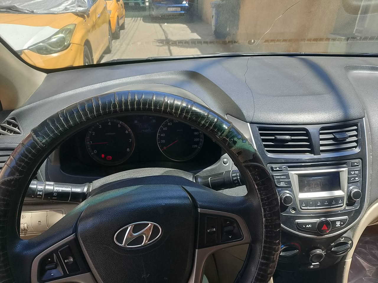 السلام عليكم
اكسنت 17 خليجي محرك 1600 قطرتين وباقي المواصفات معروفة بيها قطعتين صبغ باسمي السعر 90 وبيها مجال ماشية 174 الف للاستفسار ***********
