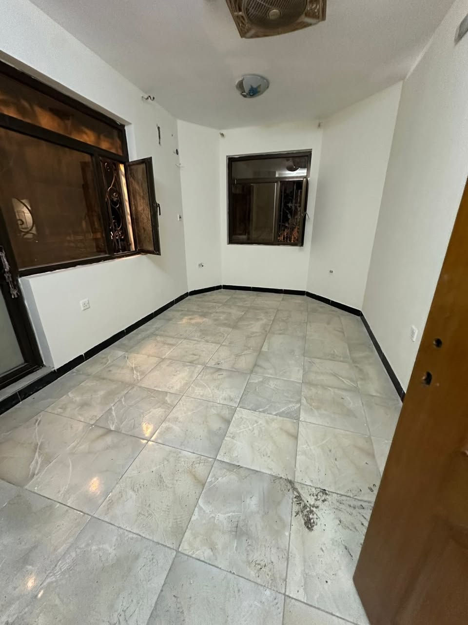 للايجار في السيدية مساحة ٧٥ متر
مدخلين للبيت 
يتكون من 

٢ غرف نوم 
٢ خدمات صحية 
مطبخ 
صالة 
الموقع : الاقتصاديين

السعر (((٩٠٠ الف دينار )))


**إذا كنت صاحب هذا الإعلان وتريد حذفه لأي سبب، رجاءا أرسل رسالة إلى الدعم الفني**