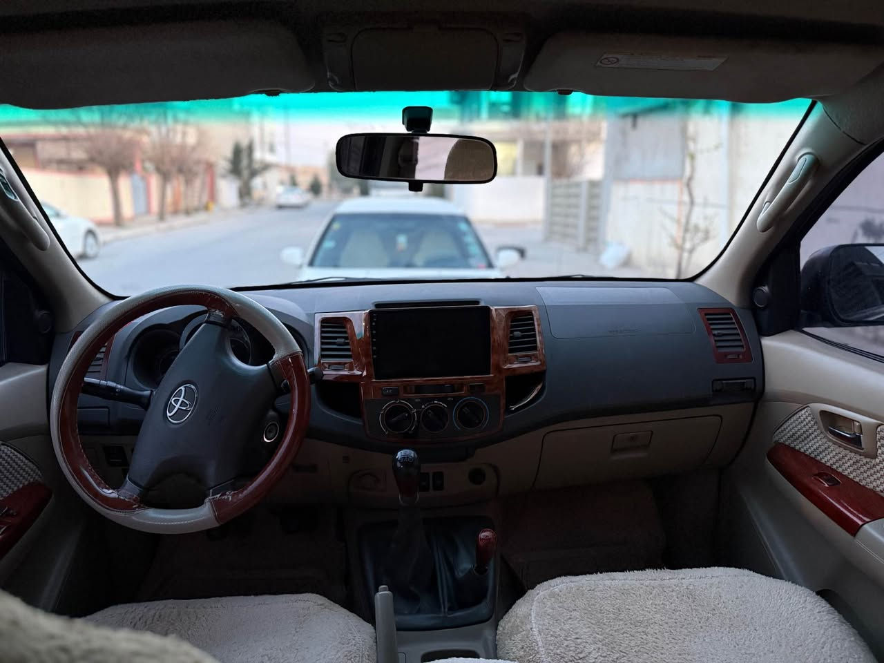 فۆرچنەر 2011 سێ پارچە بۆیاخ بێ دەعم و لێدراو دەبڵ ئەکسل و سەنەوی تازە چوارتایەی تازەی لە ژێرە گێرو مەکینە بەشەرت نەکراوەتەوە و تەبرید بەشەرت سۆنەرم داناوە
شوێن  هەڵەبجەی  تازە 
***********
***********
 تکایە موشتەری  نیت  سەرمان مەیەشێنە السليمانية, العراق
