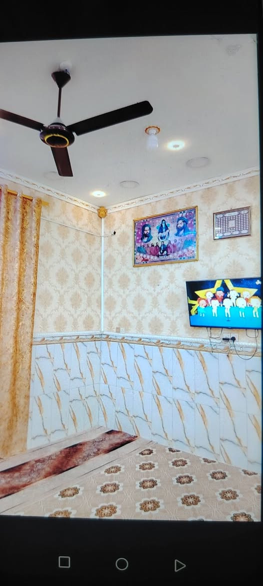 سلام عليكم بيت للبيع حي رحمه ثانيه بيت طابقين نضيف طابق ثاني يحتوي علا ٣ غرف وصحن زغير و طابق جوة غرفه وستقبال وصاله ومطبخ حمام داخلي ومنور وصحيات برة سعر خاص ليحب يتصل علا هذة رقم ***********
