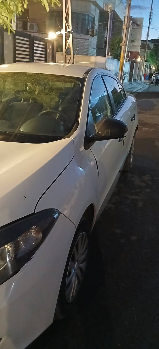 السلام عليكم
مكلف بالنشر رجاء اتصل على صاحب السياره
رينو  ٢٠١٢ رقم بغداد
بدون صبغ
محرك بلادي ١٦٠٠ 
كير AT وليس CVT
سياره جاهزه على وضع الشركه
بارد قليل جاملغ خلفي 
عارضها ٦١ 
المنصور الداودي
***********
