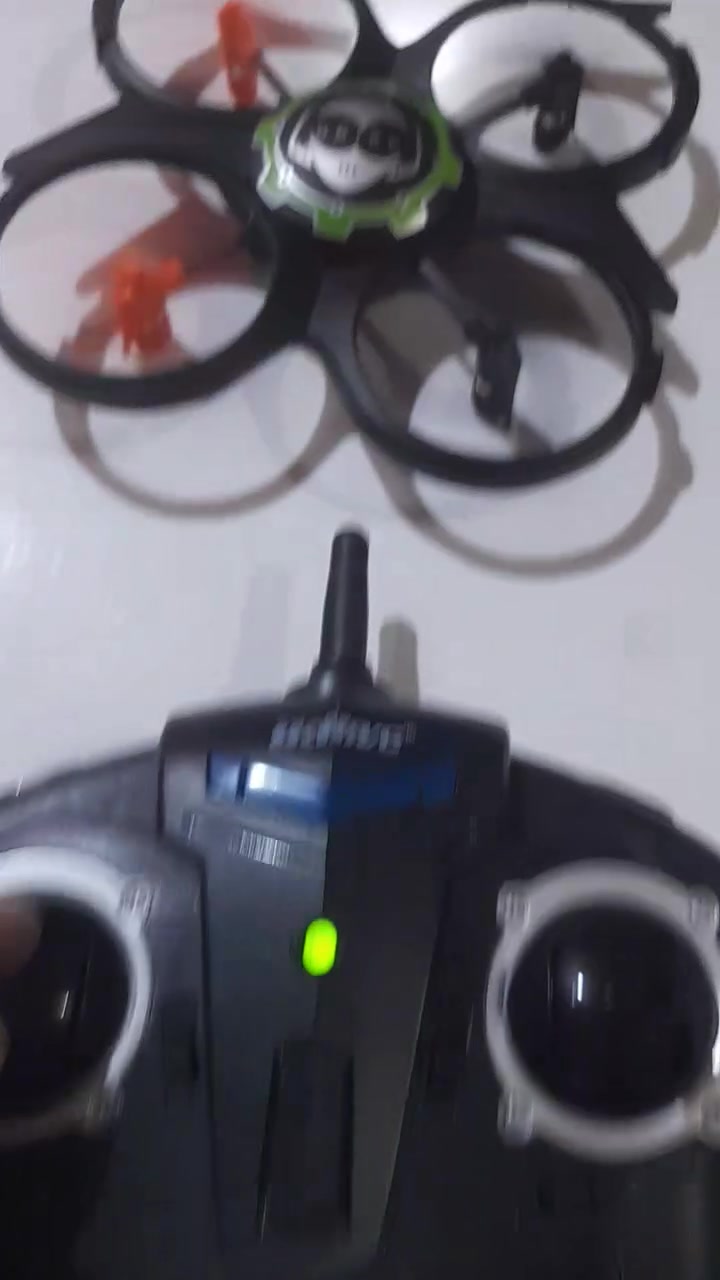 هذه طائرة بدون طيار طراز UDI RC U816A.تأتي مزودة بتقنية الجيروسكوب سداسي المحاور لتوفير ثبات عالي أثناء الطيران.تعمل عبر نظام تحكم 2.4 جيجاهرتز رباعي القنوات.تتميز بقدرتها على القيام بـ تقلبات وحركات بهلوانية 360 درجة بضغطة زر🌹🌹🌹🌹


**إذا كنت صاحب هذا الإعلان وتريد حذفه لأي سبب، رجاءا أرسل رسالة إلى الدعم الفني**