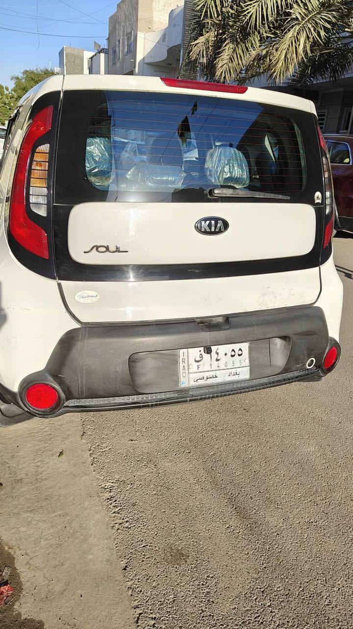 سياره للبيع كيا صول وارد امريكي محرك 1600 ماشيه 93 وقابل للزياده مديل 2015 حادثها قطعه صغيره في  الصندوق الخلفي  50سم×20 سم بدون حادث فقط هاي القطعه بدون صبغ وكامره خلفيه  وشاشه  تخم تاير جديد ودوشمه جديده السعر 130 وبيها مجال التواصل ع الخاص او الاتصال ع الرقم ***********
