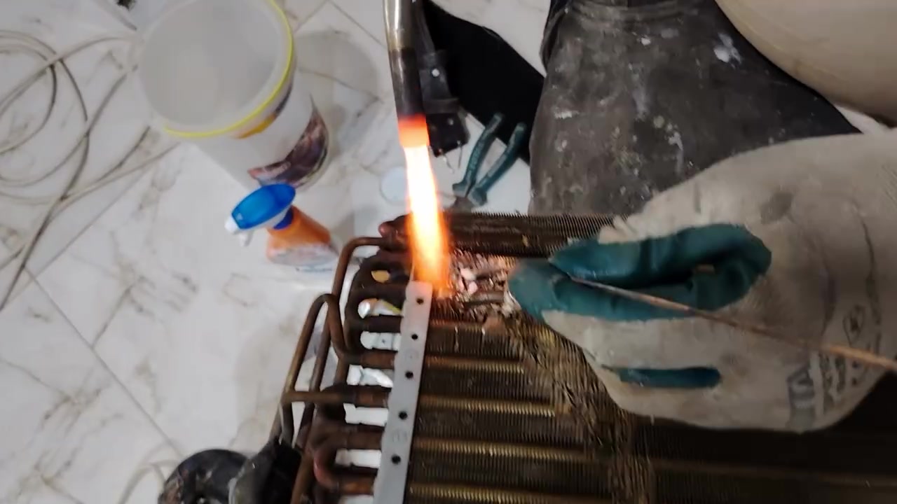 السلام عليكم ورحمة الله وبركاته
مع قدوم موسم الصيف 💥💥

يتوفر في ورشه الأخوين

نصب وفتح السبلت

فتح وغسل وشد

صيانه

فحص الغاز و فاكيوم

وتصليح كافه الأعطال

وبسعار مناسبه جدا

حماده المهندس ***********

الكابتن علوش***********

فقط اتصل
