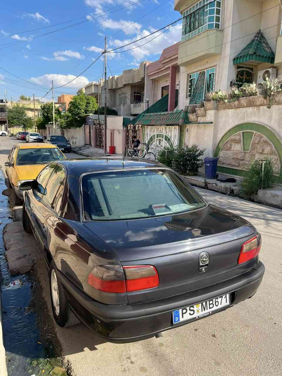 موديل 1996
اربعه جام كهرب اوتو 
اربع ويل كب 
برده خلفيه
السياره باسمي 
سنويه جديده 
مصبوغه عام بدون معجون او حادث بس بخ 
كهربائيات كلها شغاله مبدل جامع اماميه وبور ستيرن وباتري جديد 
تبريد عدطل بس اصلها تبريد 
مكاني موصل حي الرفاق 
سعرها 40 وبيه مجال 
***********
