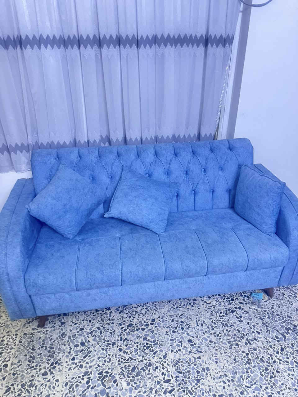 تخم جديد 10 مقاعد 
غير مستخدم كلش نضيف 
بغداد البلديات 
***********
