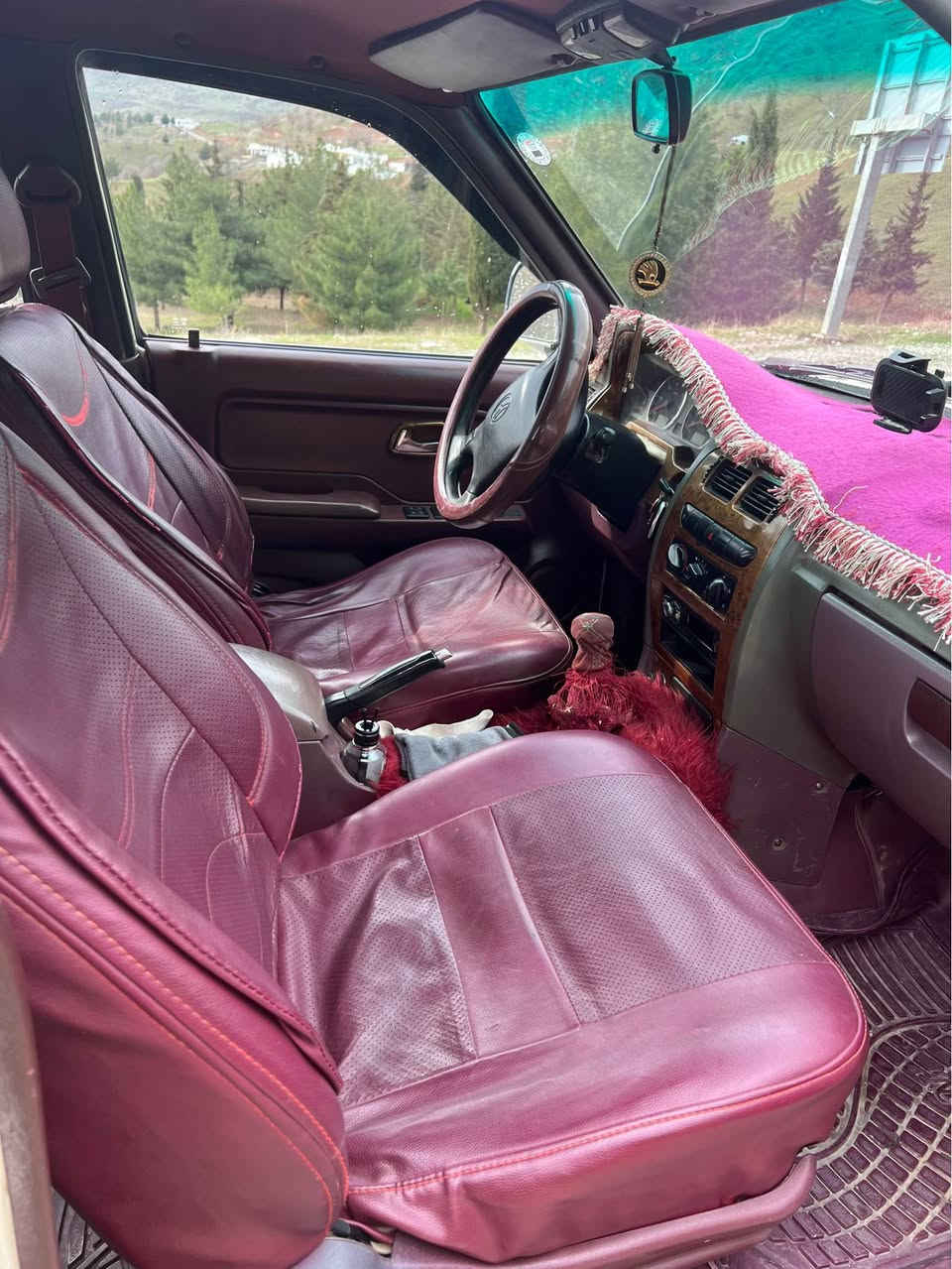 پیکاب دێر deer 2009
هەزەو پاکانەی بۆ کراوە 
دینار مەسروفی تێدا نییە 
بێ بۆیاغە دوو شوێنی زۆر بچووک کارتی هەیە
چوار تایەی لۆکی لەسەرە
سەیارەیەکی کەم مەسروفە 
پەیوەندی بەو ژمارەیە*********** شومان, أربيل
