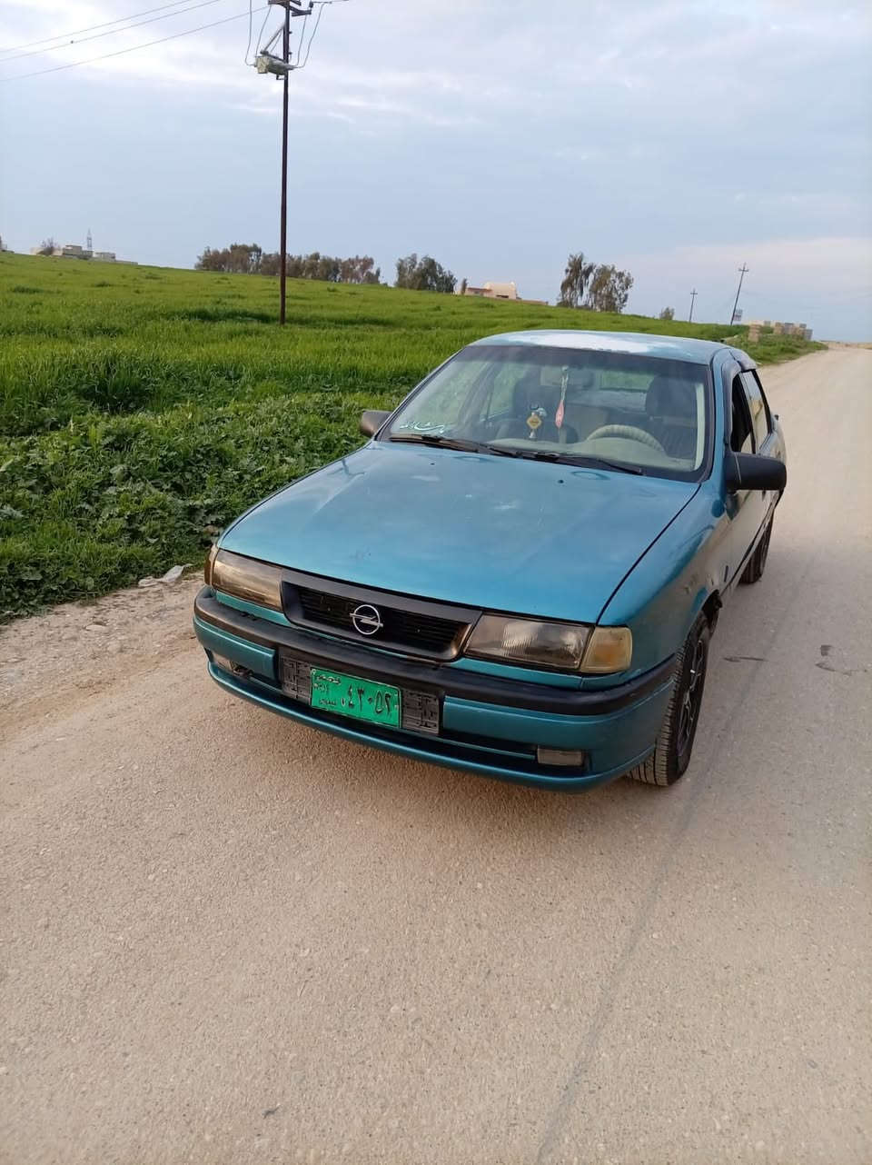 ابيع نقد بس      للبيع أوبل فكتره  حجمً16 موديل ١٩٩٢  كربون بنزين بيها  بدون صبغ بدون ضرر مكينه مال كصه كير شرط طخم خلفي اممي   جديد تيات طخم جديد سستم سمعات دخل مغلف جديد سياره نضيفه  و جهزها ومامتعوبه مال بيت شرط التحويل سياره ربع مايعوزه جهّزها مجهزه السعر 28 مكان السياره بل ايمن شقق اليرموك ***********
