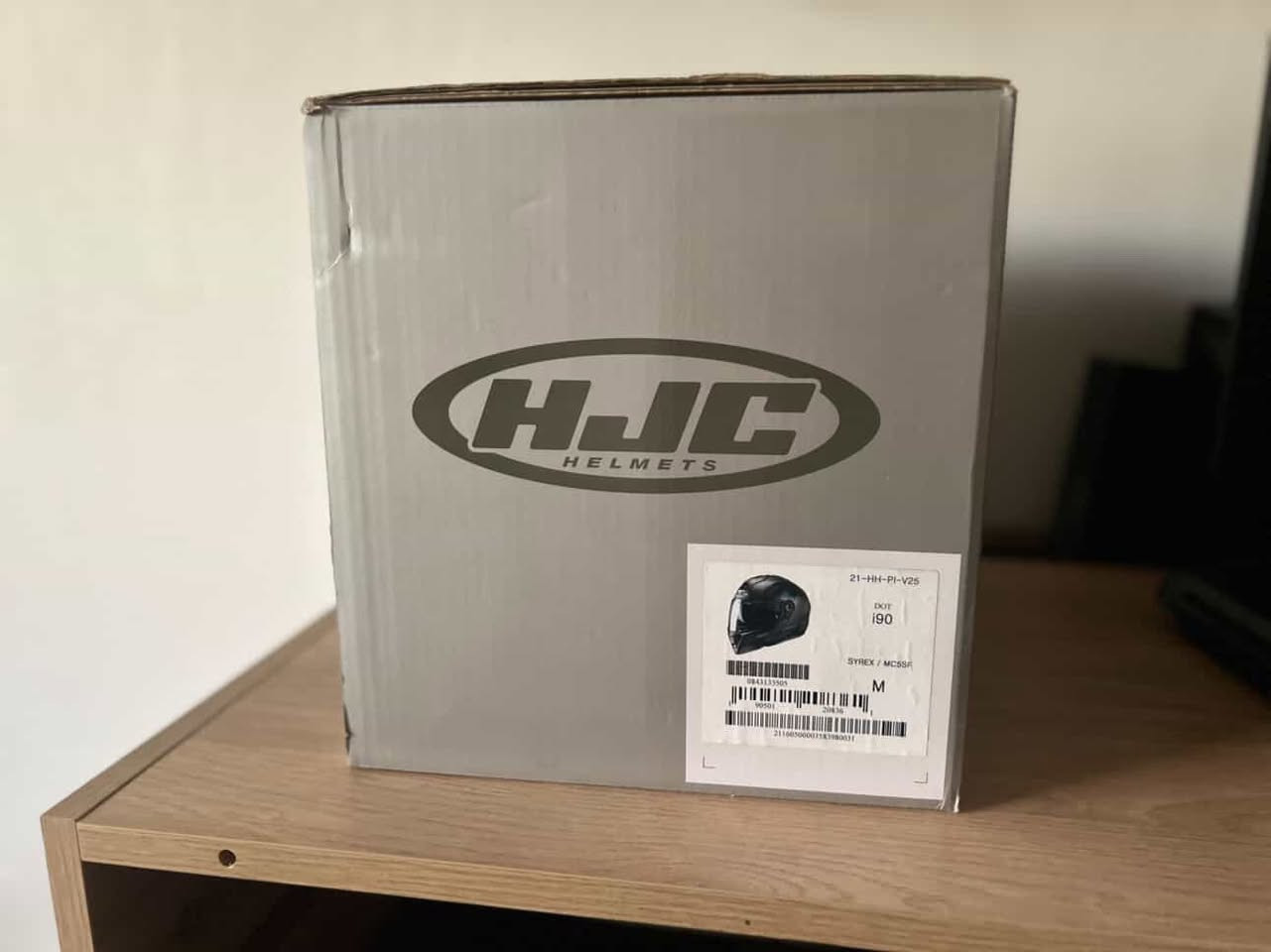 للبيع خوذة HJC أصلية
موديل i90 فتحه من الامام  (Flip-Up)
مقاس M
نظيفة كلش وجديدة ويا الكرتون
معتمدة DOT وEce مريحة للسفر والمشاوير
ماركة معروفة وجودتها عالية
السعر 360 الف 
للتواصل /***********
