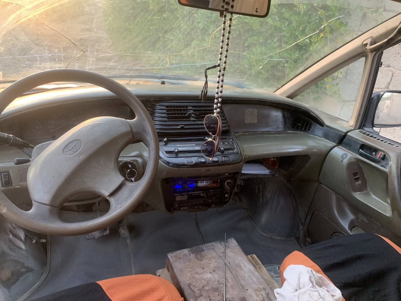 سياره تيوته لوكاده موديل 93سبعه راكم رقم ديالى سعر 15وبيه مجال مكاني بغداد ابو غريب رقم ***********
