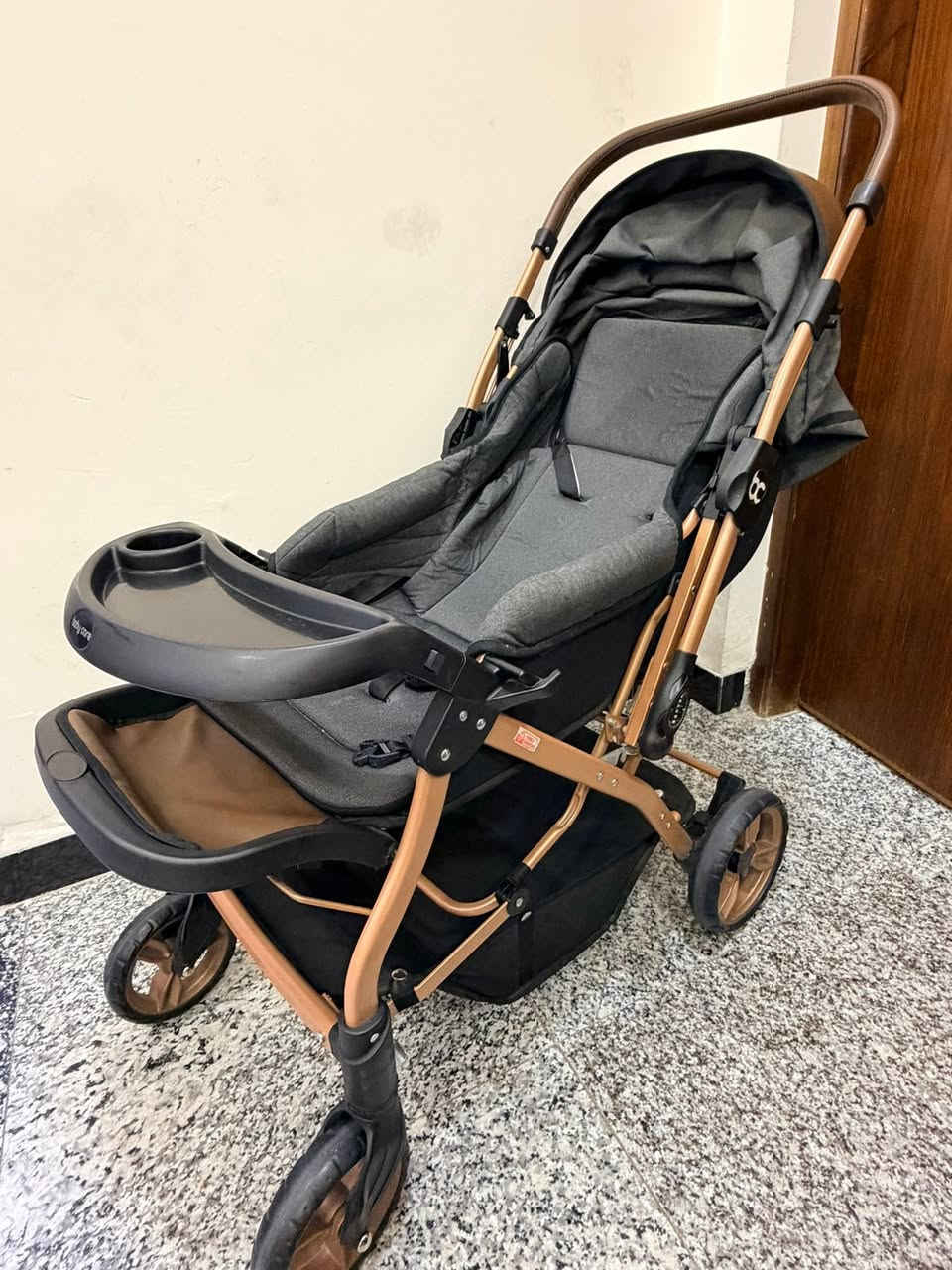 عربانة ماركة baby care
مستعملة قليل جدا جديده ب١٥٠ الف وبيهة مجال

كبيرة وواسعة تكون منام و جلوس 

بيهة 3 مستويات 

و مقبض الدفع يتحول بتجاهين

سهلة الغلق والخزن

متينة وقوية جدا تتحمل وزن ثقيل

العنوان الحرية


**إذا كنت صاحب هذا الإعلان وتريد حذفه لأي سبب، رجاءا أرسل رسالة إلى الدعم الفني**