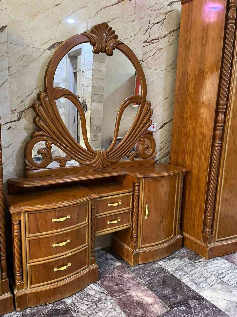 غرفه نوم صاج خشب عراقي درجه أوله سعر 675 وبيه مجال بسيط للشراي موجود بس وتس او تتصل مباشر على رقم ***********
