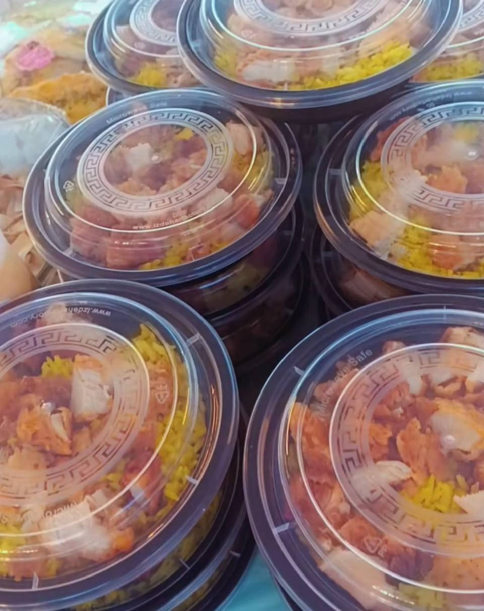 أطيب ريزو ممكن تجربو والله طعم ادمان + نظافه ترتيب نكهه خاصه طعم يختلف عن مطعم وجبه كدامكم سعرها ألفين بس كل خميس متوفر أطيب ريزو خميس وجمعه 
ريزو 
حلويات 
دوامه
صاج الأكل يمي غير وعجبت كل ناس حمدالله


**إذا كنت صاحب هذا الإعلان وتريد حذفه لأي سبب، رجاءا أرسل رسالة إلى الدعم الفني**